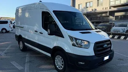 Bianco pastello Usata 2024 Ford Transit Tre volumi | 15.900 € (Super prezzo)