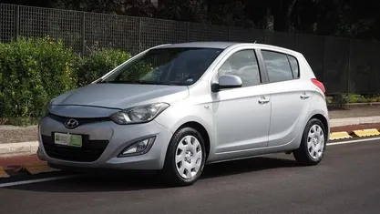 Usata Hyundai i20 86 CV (63 kW) 2013 Argento Utilitaria