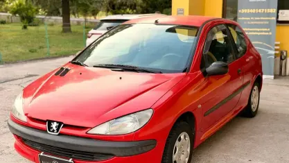 Usata Peugeot 206 60 CV (44 kW) 2000 Rosso Berlina
