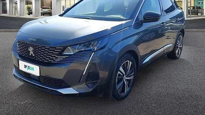 Grigio platinum Usata 2023 Peugeot 3008 Allure SUV | 24.900 € (Buon prezzo)