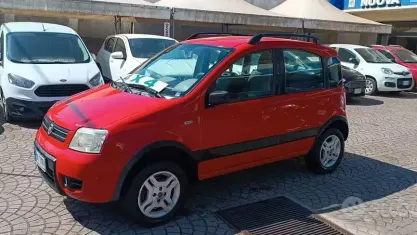 Usata Fiat Panda 4x4 69 CV (50 kW) 2006 Rosso Utilitaria