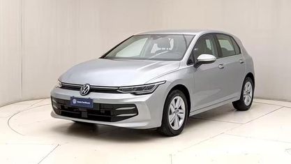 Käytetty VW Golf VIII Life 116 HP (85 kW) 2025 Harmaa Sedan