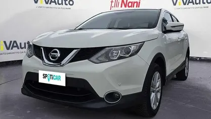 Usata Nissan Qashqai Acenta 110 CV (80 kW) 2016 Bianco SUV