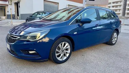 Usata Opel Astra Dynamic 110 CV (80 kW) 2019 Blu Station wagon