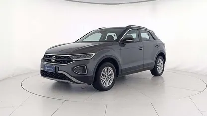 Usata VW T-Roc Life 150 CV (110 kW) 2024 Indium grey metallizzato nero SUV