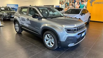 Begagnad Jeep Avenger Altitude 101 HK (74 kW) 2024 Grå SUV
