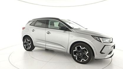 Käytetty Opel Grandland X Ultimate 131 HP (96 kW) 2024 Musta Katumaasturi