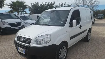 Begagnad Fiat Doblò 105 HK (77 kW) 2009 Vit Minibuss