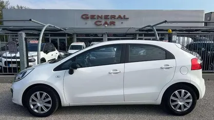 Usata Kia Rio Active 75 CV (55 kW) 2013 Berlina