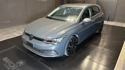 Grigio Usata 2022 VW Golf Life Tre volumi | 21.800 € (Buon prezzo)
