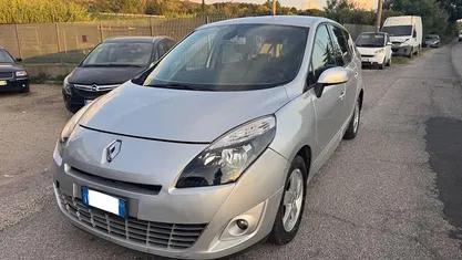 Usata Renault Scénic III Dynamique 131 CV (96 kW) 2011 Argento Monovolume
