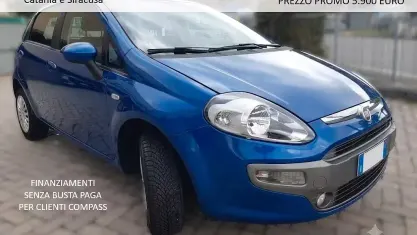 Usata Fiat Punto Lounge 77 CV (56 kW) 2015 Bluazzurro Utilitaria