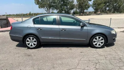 Usata VW Passat 140 CV (102 kW) 2007 Grigio Berlina