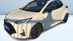 Bianco pastello Usata 2021 Toyota Yaris Hybrid Lounge Tre volumi | 17.600 € (Buon prezzo)