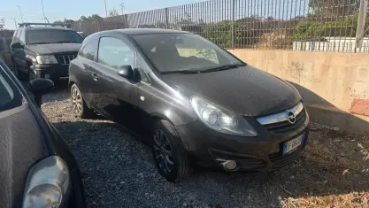 Usata Opel Corsa Edition 95 CV (69 kW) 2010 Nero Utilitaria