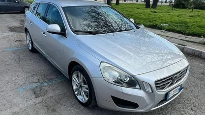Usata Volvo V60 Momentum 163 CV (119 kW) 2011 Grigio Station wagon