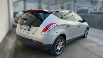 Usata Lancia Delta 120 CV (88 kW) 2008 Utilitaria
