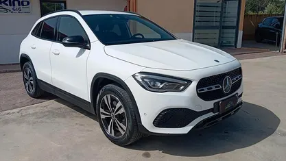 Usata Mercedes GLA200 150 CV (110 kW) 2021 Bianco SUV