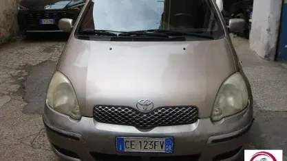 Usata Toyota Yaris Sol 65 CV (47 kW) 2003 Grigio Utilitaria