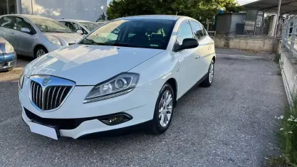 Usata Lancia Delta Gold 105 CV (77 kW) 2011 Bianco Utilitaria