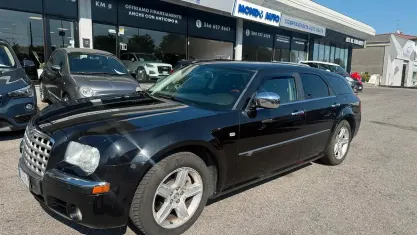 Usata Chrysler 300C Touring 218 CV (160 kW) 2010 Nero Station wagon