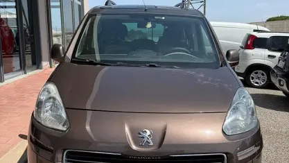 Usata Peugeot Partner Tepee Style 90 CV (66 kW) 2013 Marrone Monovolume