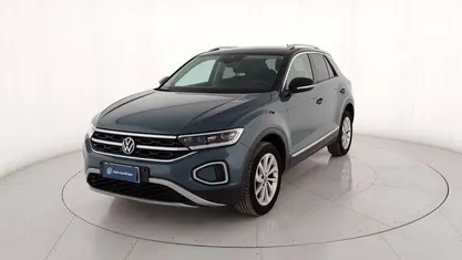 Usata VW T-Roc Style 110 CV (80 kW) 2023 Grigio metallizzato SUV