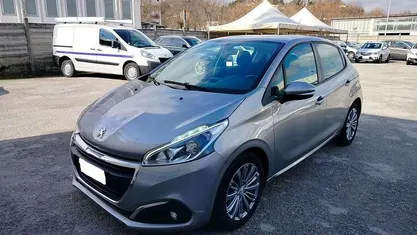 Grigio Usata 2019 Peugeot 208 Active Due volumi | 9950 € (Buon prezzo)