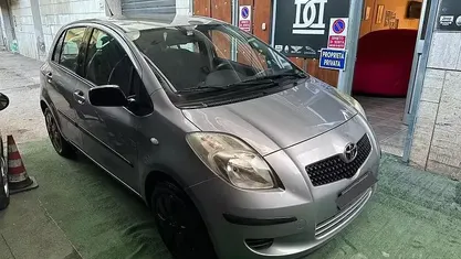 Usata Toyota Yaris 69 CV (50 kW) 2009 Grigio Utilitaria