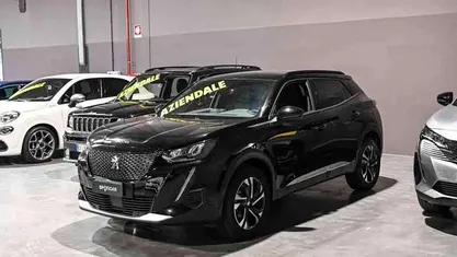 Usata Peugeot 2008 Allure 101 CV (74 kW) 2023 SUV