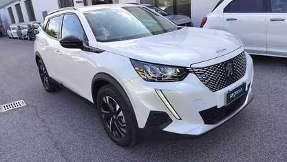 Gebraucht Peugeot 2008 Allure 100 kW (136 PS) 2023 SUV