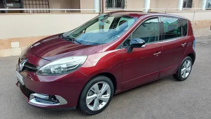 Usata Renault Scénic XMOD 110 CV (80 kW) 2014 Viola Monovolume
