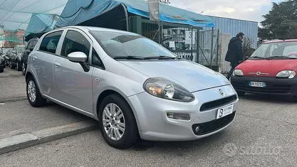 Usata Fiat Punto Lounge 95 CV (69 kW) 2016 Utilitaria