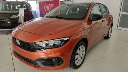 Arancione Nuova 2025 Fiat Tipo Due volumi | 22.500 € (Buon prezzo)