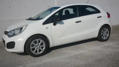 Usata Kia Rio EX 86 CV (63 kW) 2011 Bianco Berlina