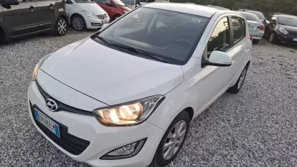 Usata Hyundai i20 Edition 75 CV (55 kW) 2013 Bianco Utilitaria