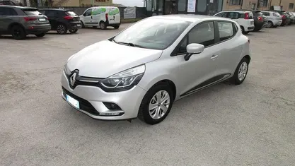 Argento Usata 2019 Renault Clio IV Business Tre volumi | 9500 € (Buon prezzo)