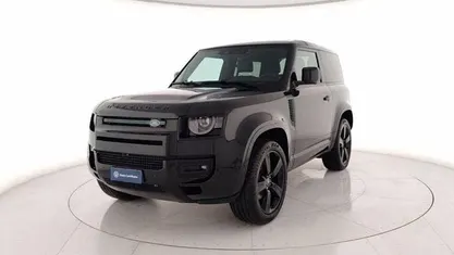 Nero metallizzato Usata 2024 Land Rover Defender Dynamic Station wagon | 76.000 € (Buon prezzo)