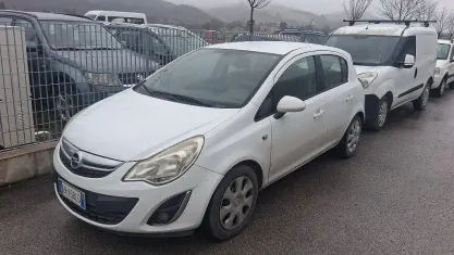 Usata Opel Corsa Club 86 CV (63 kW) 2011 Bianco Utilitaria