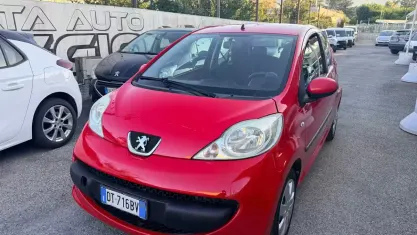 Usata Peugeot 107 68 CV (50 kW) 2009 Rosso Utilitaria