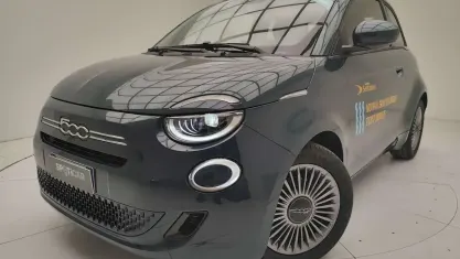 Usata Fiat 500 65 CV (47 kW) 2025 Blu/azzurro Berlina