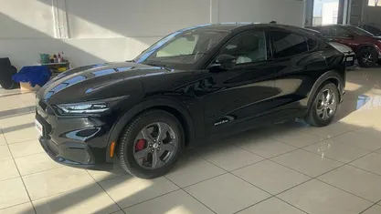 Nero Usata 2023 Ford Mustang Mach-E SUV | 31.499 € (Buon prezzo)
