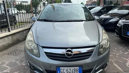 Usata Opel Corsa Edition 80 CV (58 kW) 2010 Utilitaria