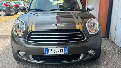 Usata Mini Cooper D Countryman 90 CV (66 kW) 2011 Marrone SUV