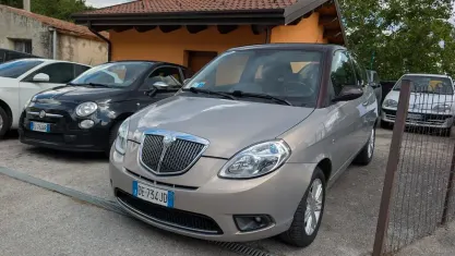 Usata Lancia Ypsilon 75 CV (55 kW) 2007 Marrone Utilitaria
