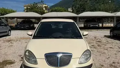 Usata Lancia Ypsilon 2004 Bianco Utilitaria