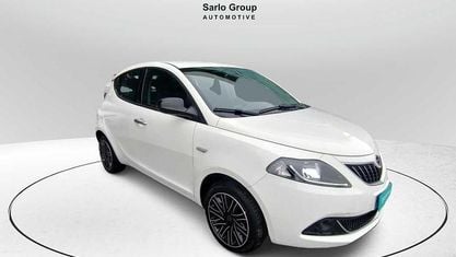 Usata Lancia Ypsilon Gold 69 CV (50 kW) 2022 Argento Utilitaria