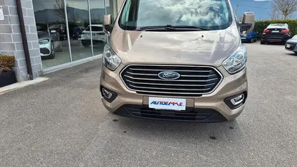 Usata Ford Tourneo Titanium 170 CV (125 kW) 2018 Grigio Monovolume