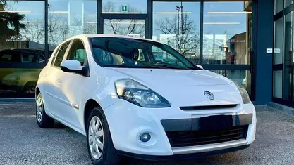 Usata Renault Clio III Dynamique 75 CV (55 kW) 2012 Berlina