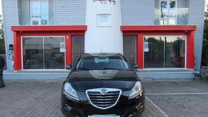 Nero Usata 2011 Lancia Delta Platinum Due volumi | 5900 € (Buon prezzo)